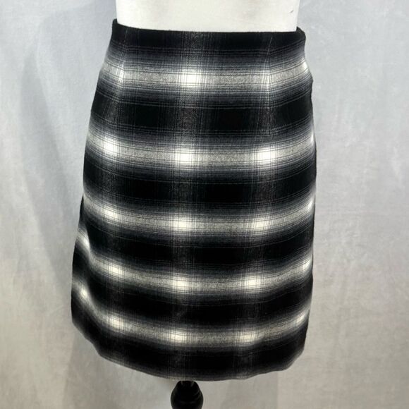 Loft black and white chic zipper plaid wrap skirt size 00P NWOT - Picture 3 of 7